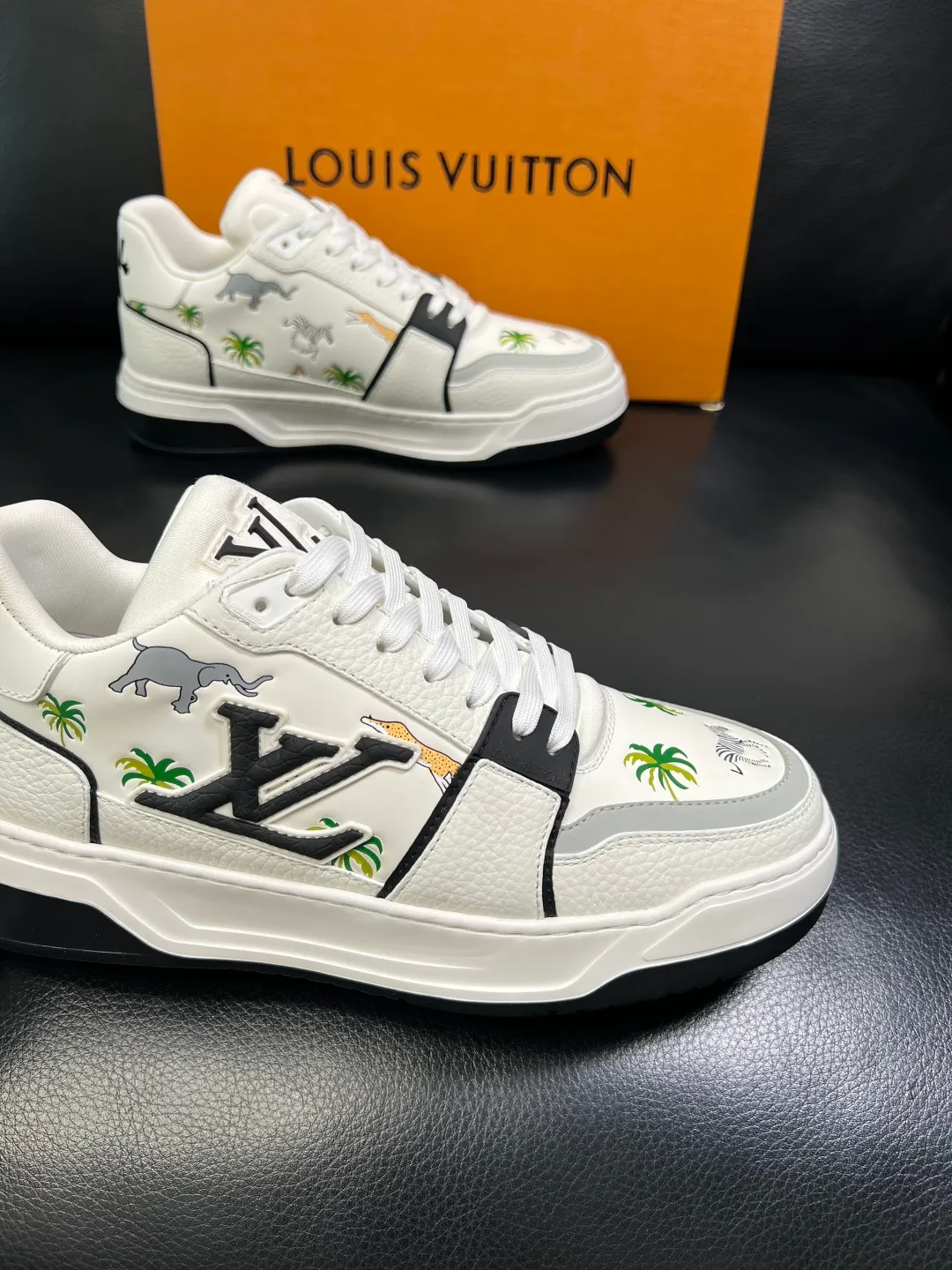 Men's shoes 💰 940 Lv high quality top crafts Louis Vuitton, sports sneakers counter synchronization, uppers imported from Italy, high-quality splicing colorful complex crafts, imported mesh pads soft and comfortable, soles: original soles specially provided by the original factory, T men's shoes 💰U exclusive movable molded soles super comfortable, original factory single goods, code number 39-44 (customized 38 45)
